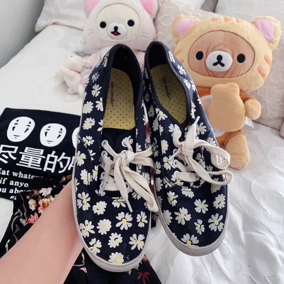 Daisy Canvas Sneakers - Picture 3 of 4